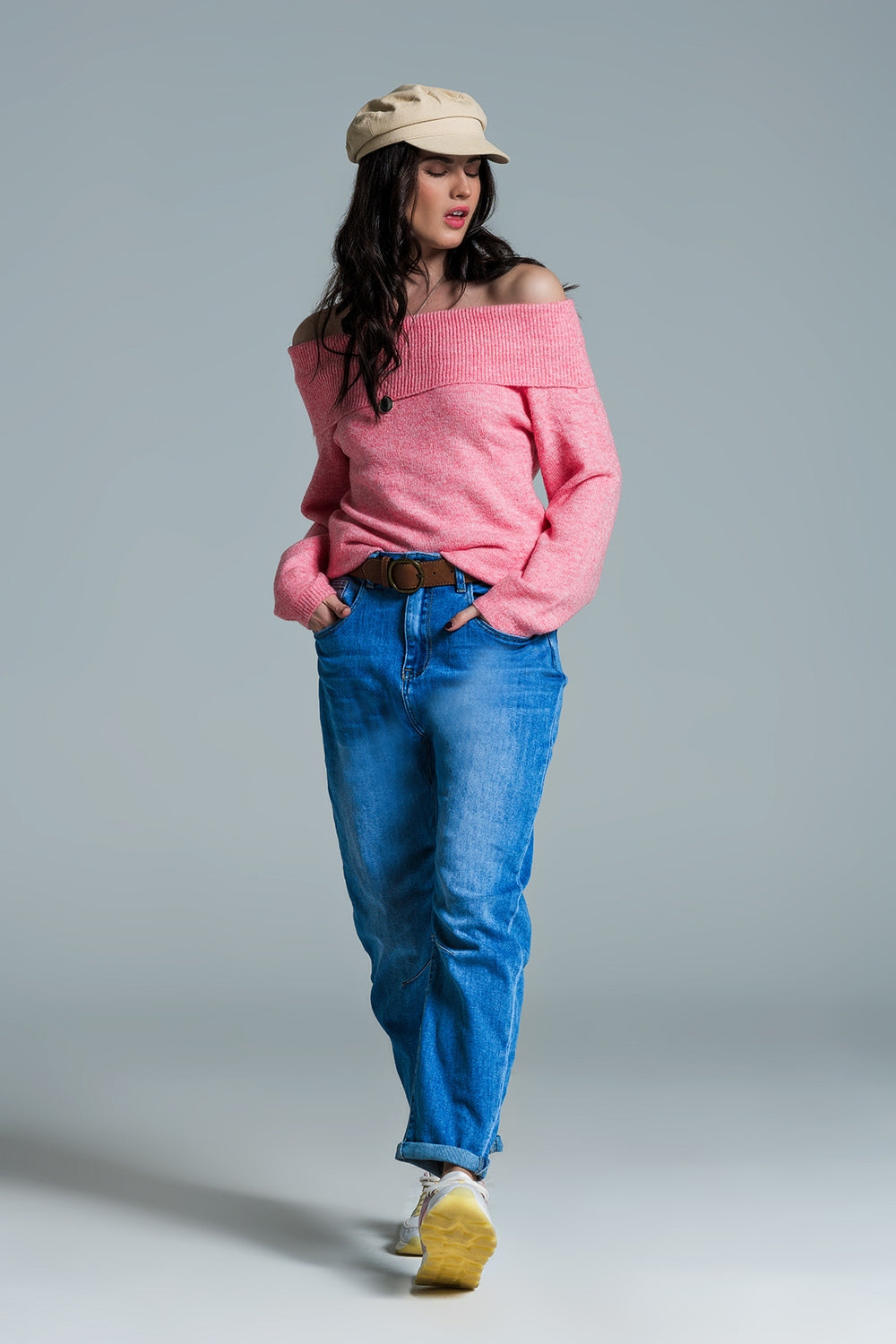 Calça Jeans Mom Fit Básica Lavagem Média Com Pinças Nos Joelhos