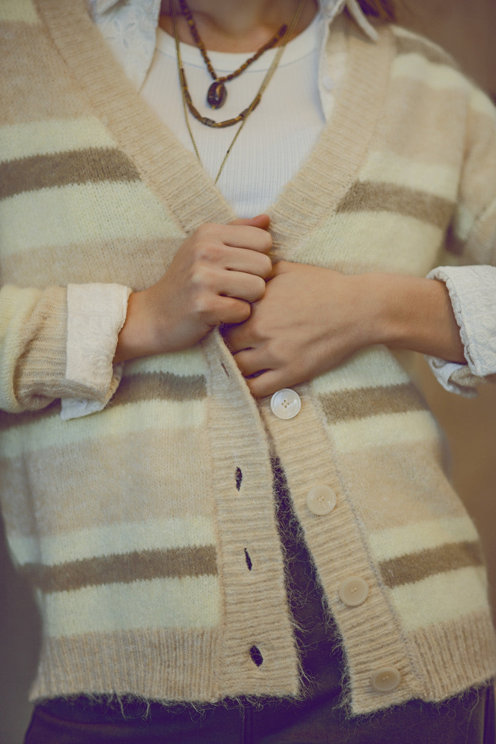 cardigan fofo listrado bege