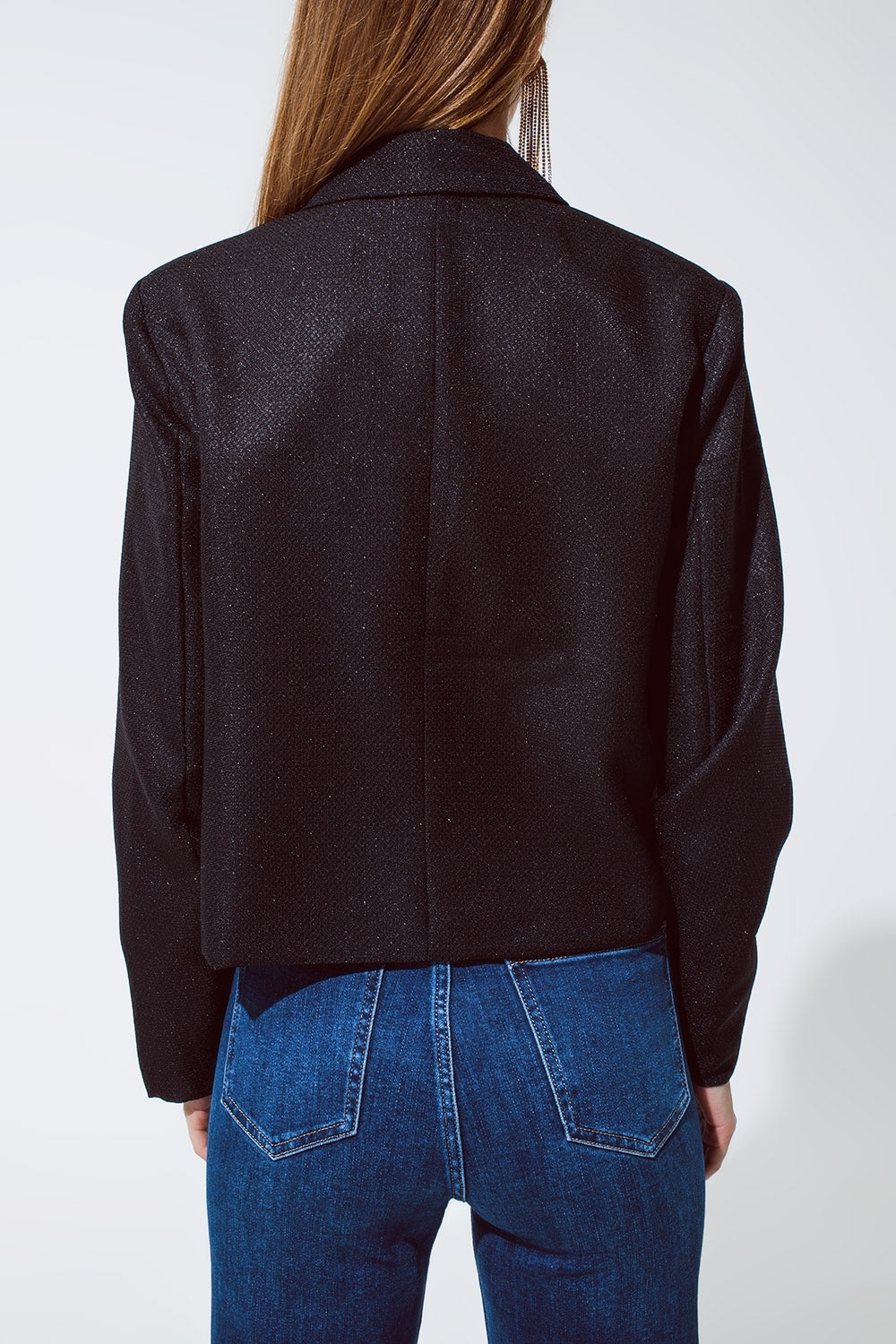 Blazer Vichy em tamanho grande cortado e detalhes metálicos em preto
