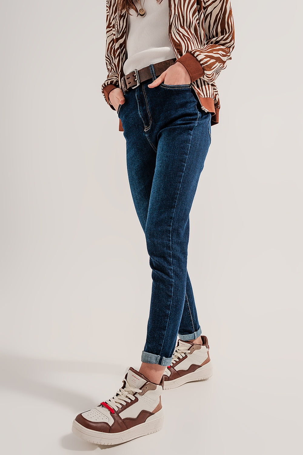 Jeans de perna reta de algodão misto em azul médio