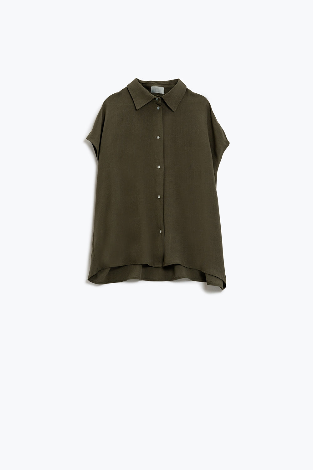 Blusa cáqui com botões e gola polo