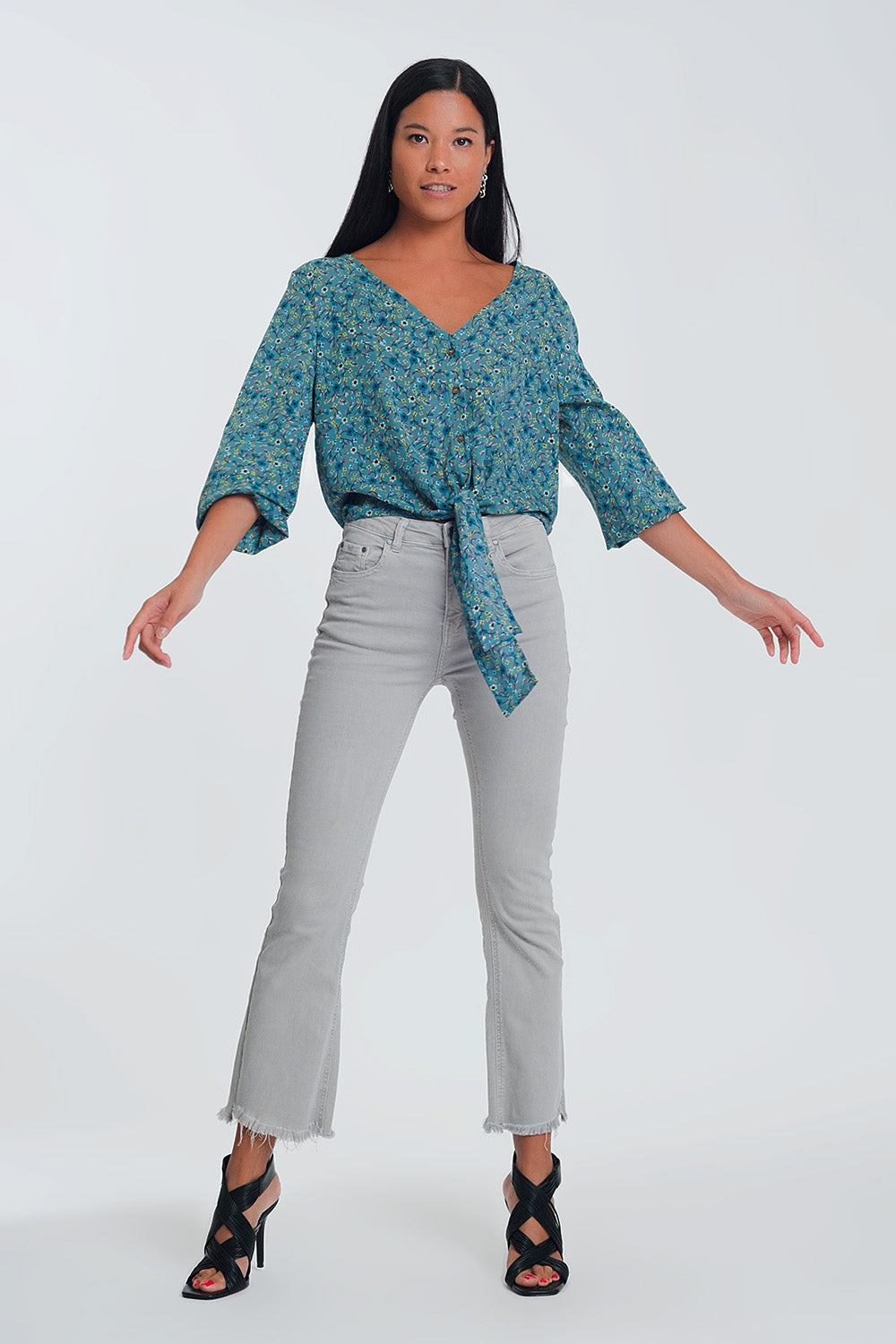 Blusa de mangas compridas com decote em V botões e estampa floral verde