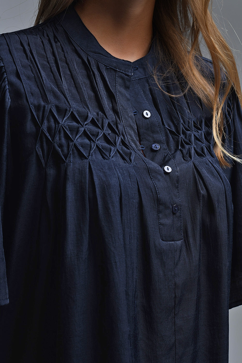 Blusa descontraída estilo boho da Marinha com pormenores bordados
