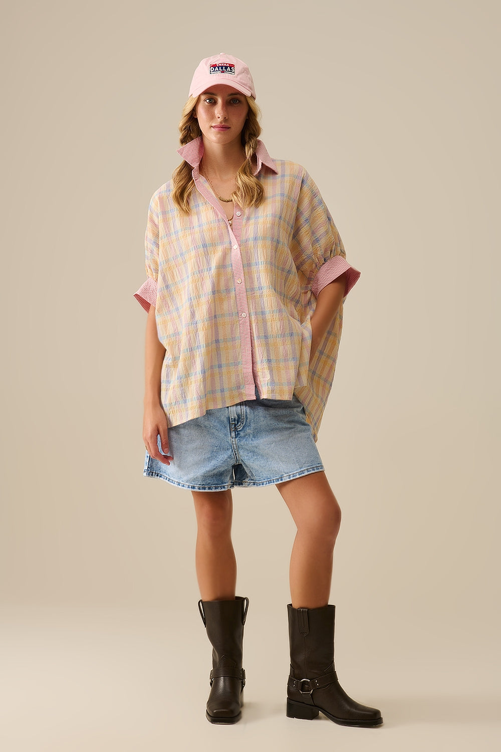 Blusa fluida de grandes dimensões com contraste de quadros