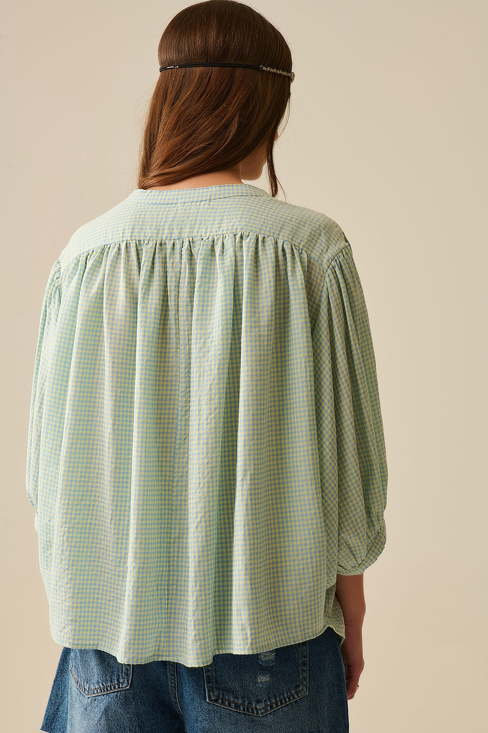 blusa solta de gingão azul claro
