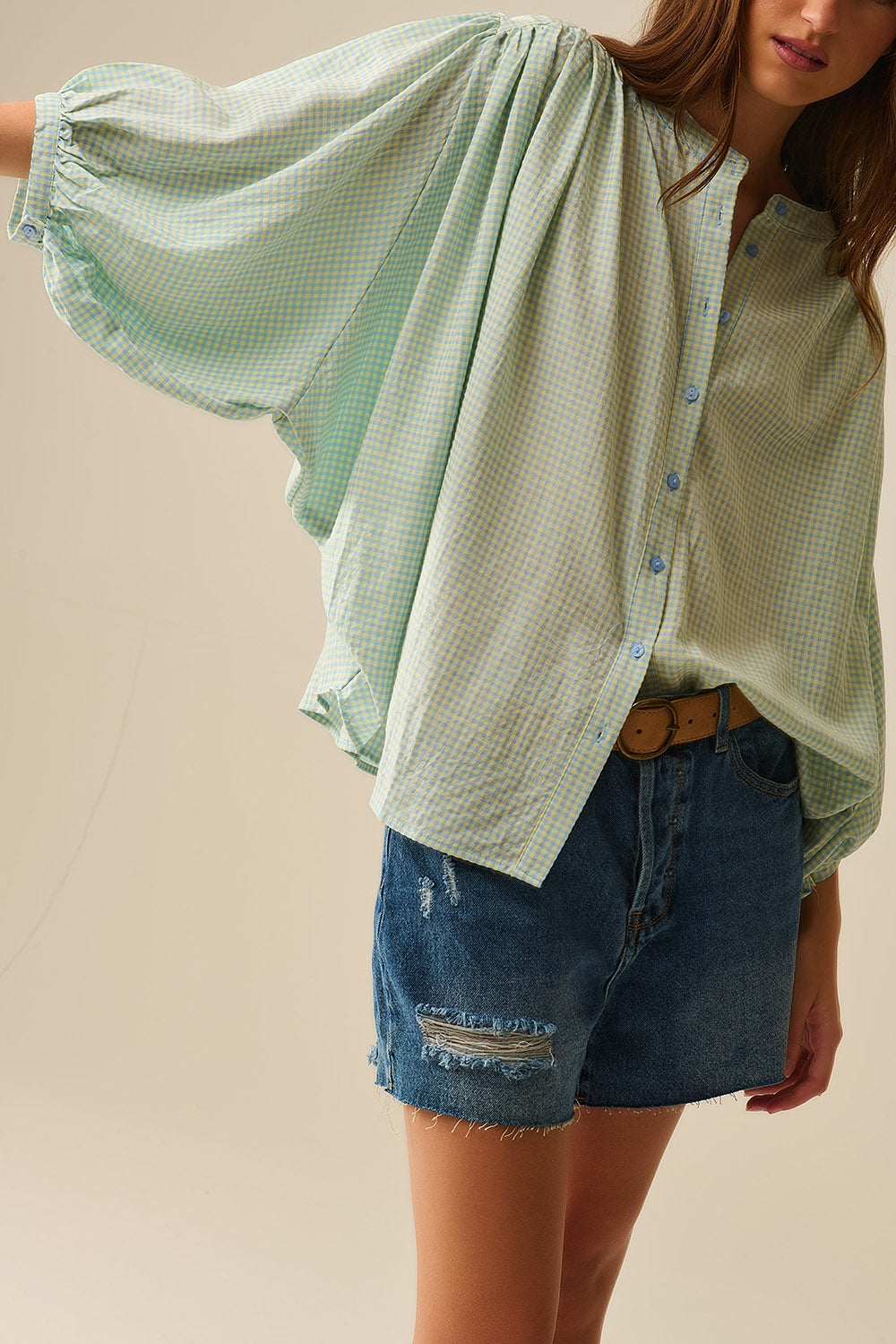 blusa solta de gingão azul claro