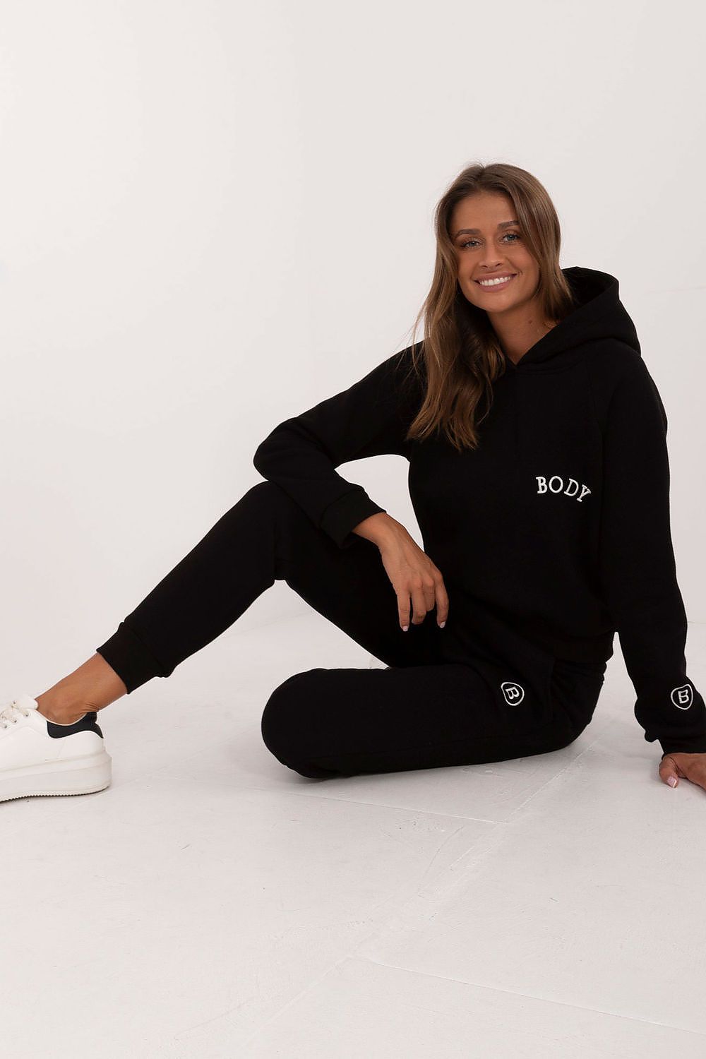 Factory Price women's tracksuit set in black with hooded sweatshirt and matching jogger pants