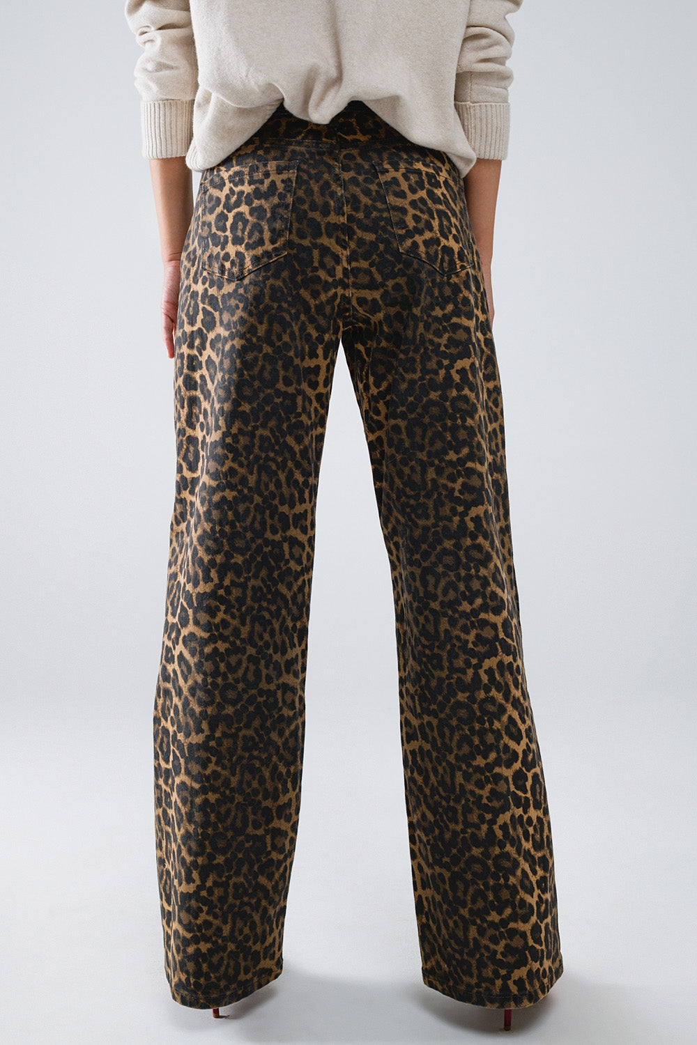 Calça padrão leopardo com degradado na frente e nas costas