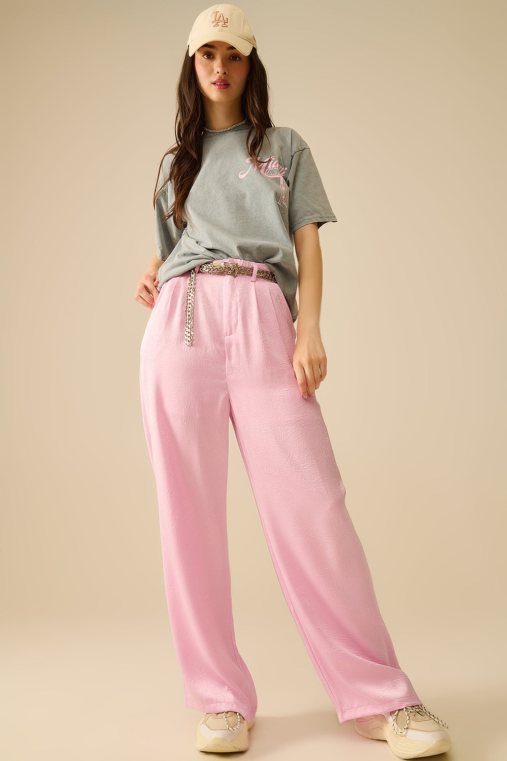 Calça de cetim à medida com perna larga em cor-de-rosa