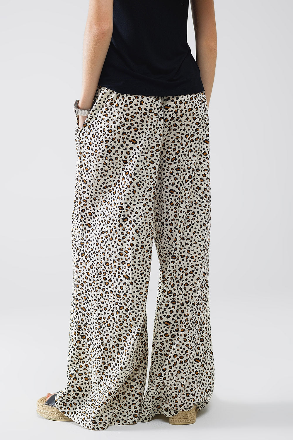 Calça de cintura elástica de perna direita com estampado leopardo