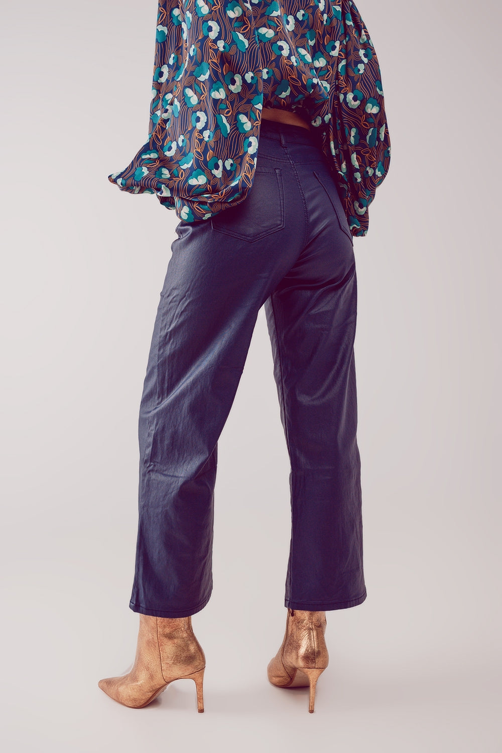Calça de fundo largo de couro sintético azul
