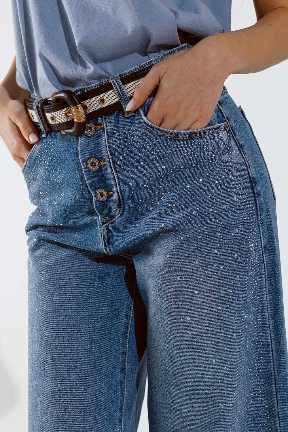 Calças de ganga de pernas largas com botões expostos e detalhes de cordões em Mid Wash
