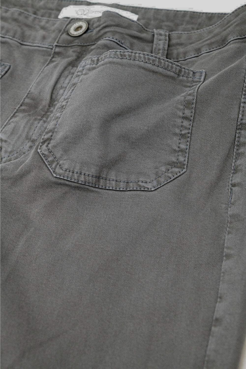Calças de ganga skinny cinzentas escuras com detalhes de bolso à frente