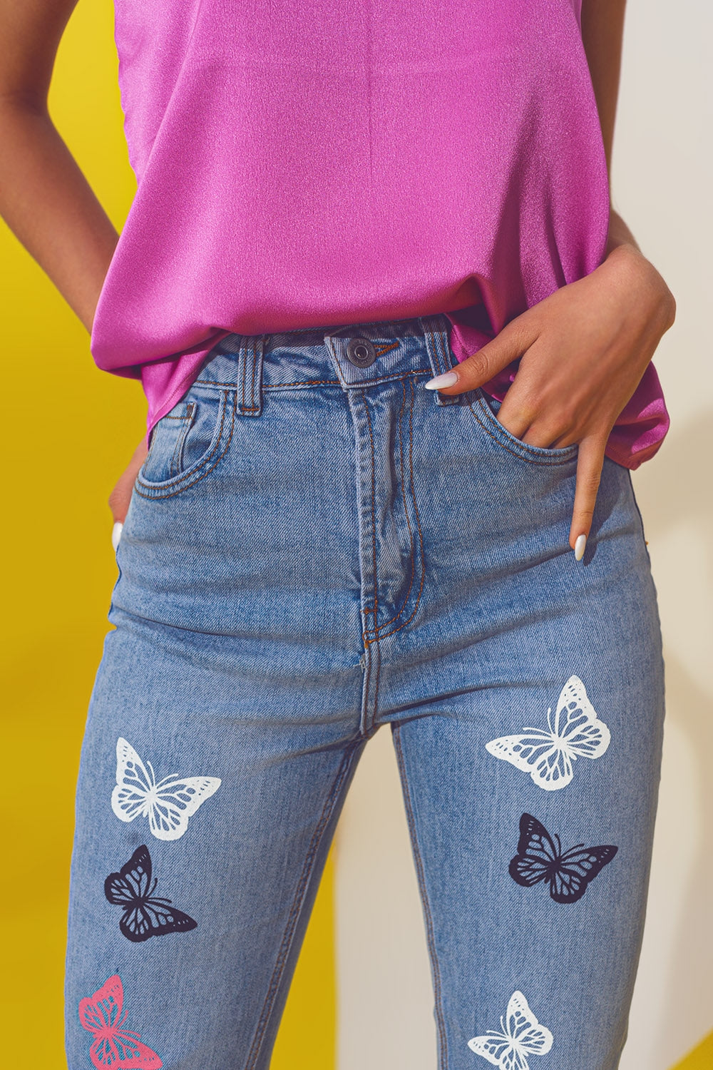 Calças de ganga skinny com detalhe de borboleta em Light Blue Wash