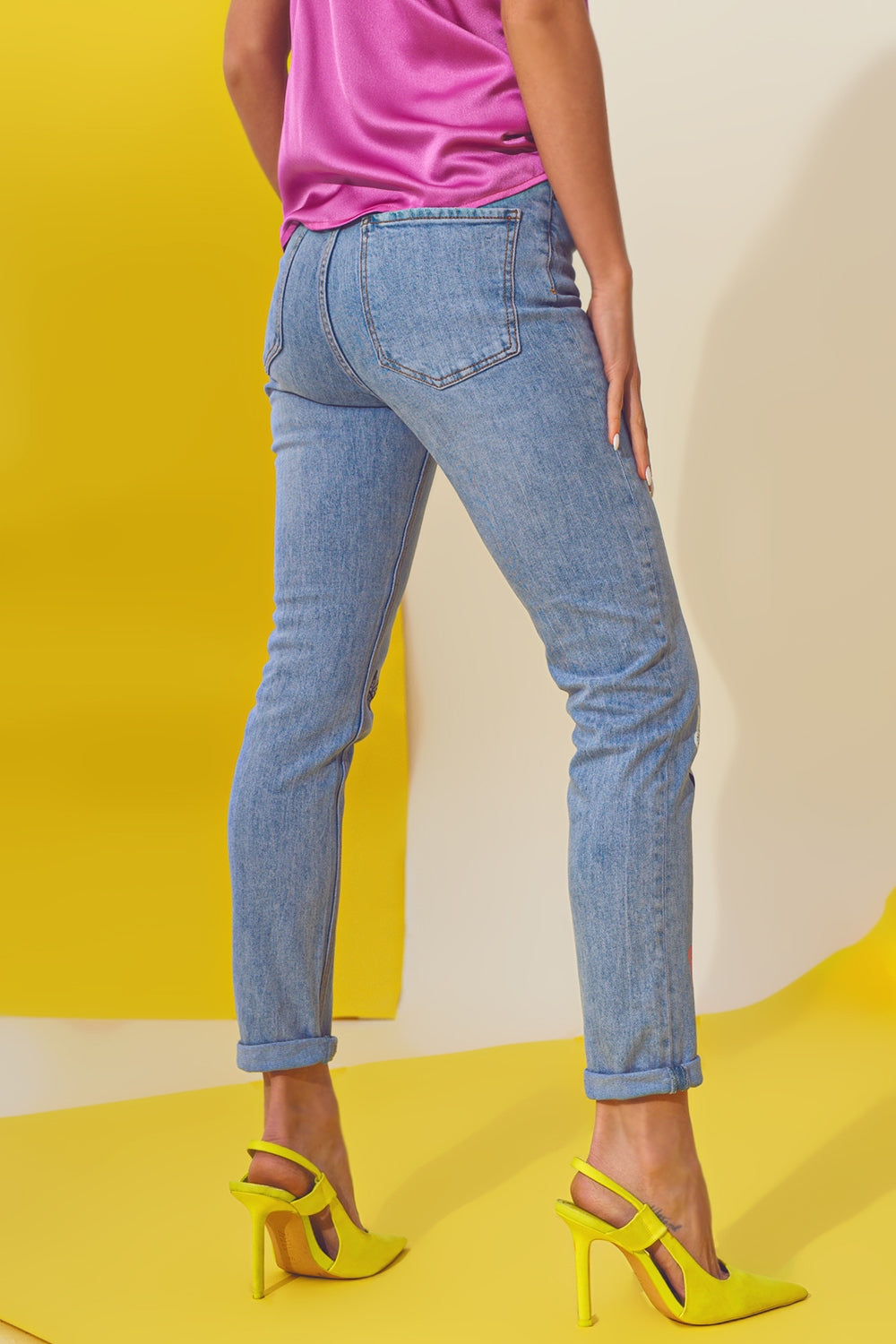 Calças de ganga skinny com detalhe de borboleta em Light Blue Wash