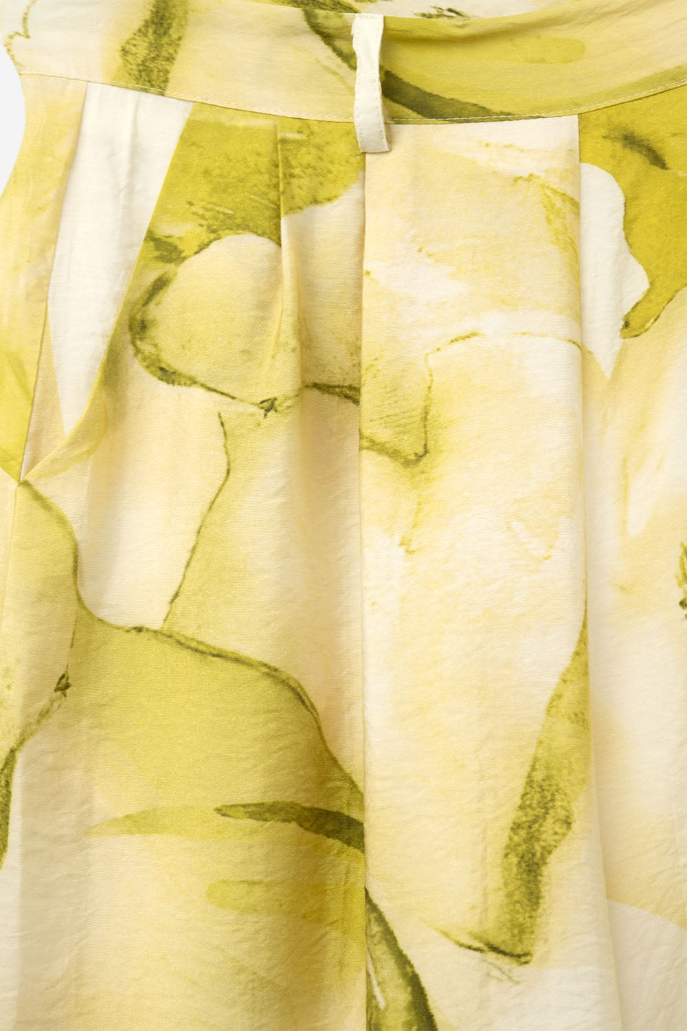 Calça de perna larga com estampado amarelo aguarela