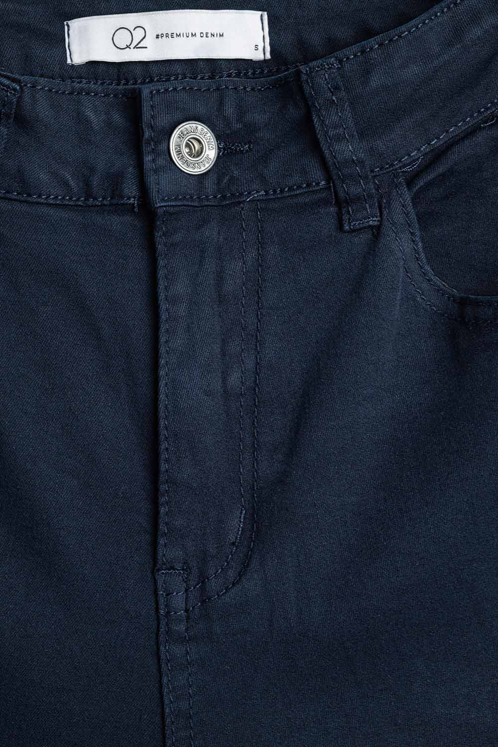 calça stretch confortável com perna cano em azul marinho