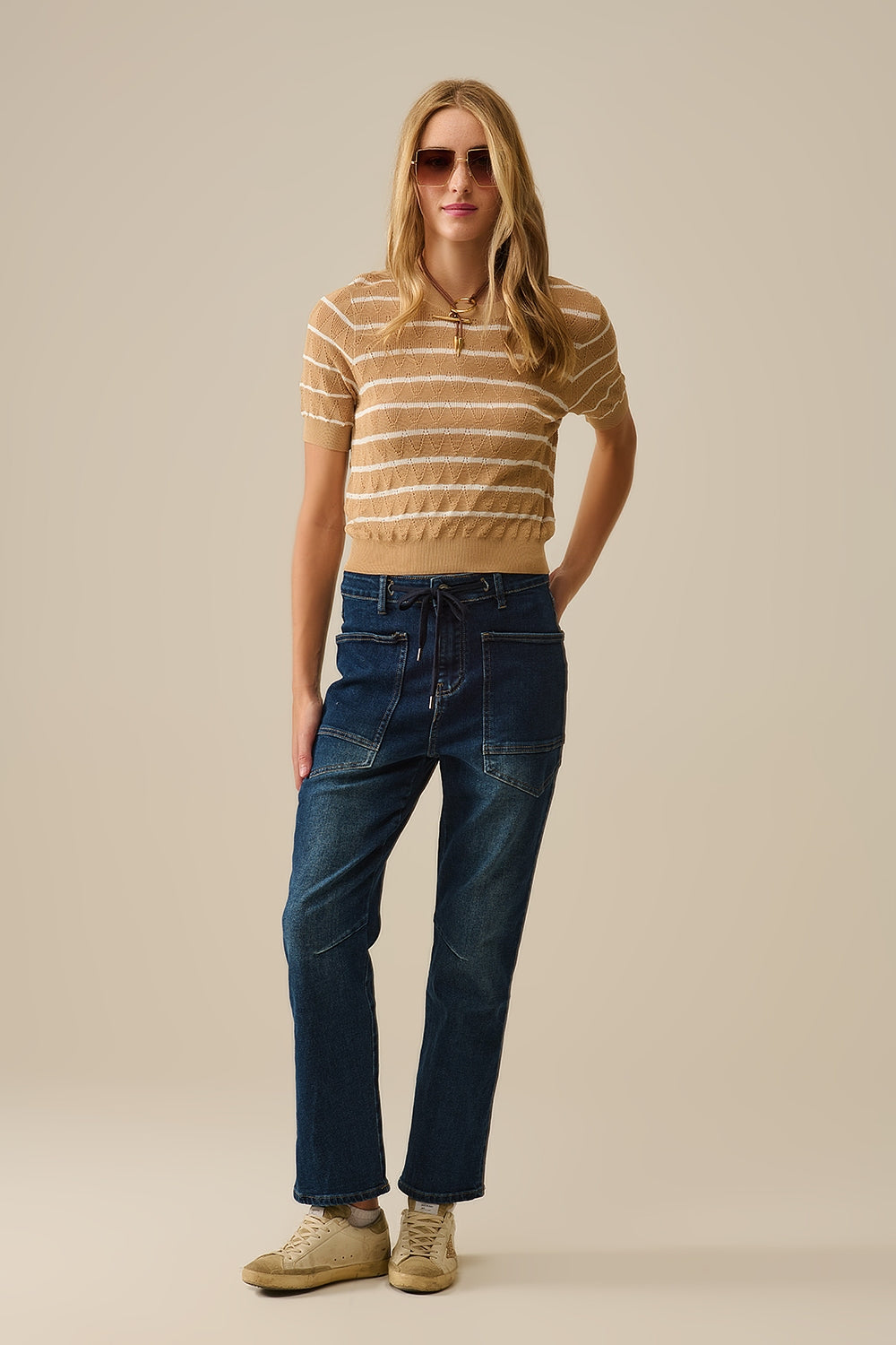 Camel Openwork Knit Top com mangas curtas e riscas brancas