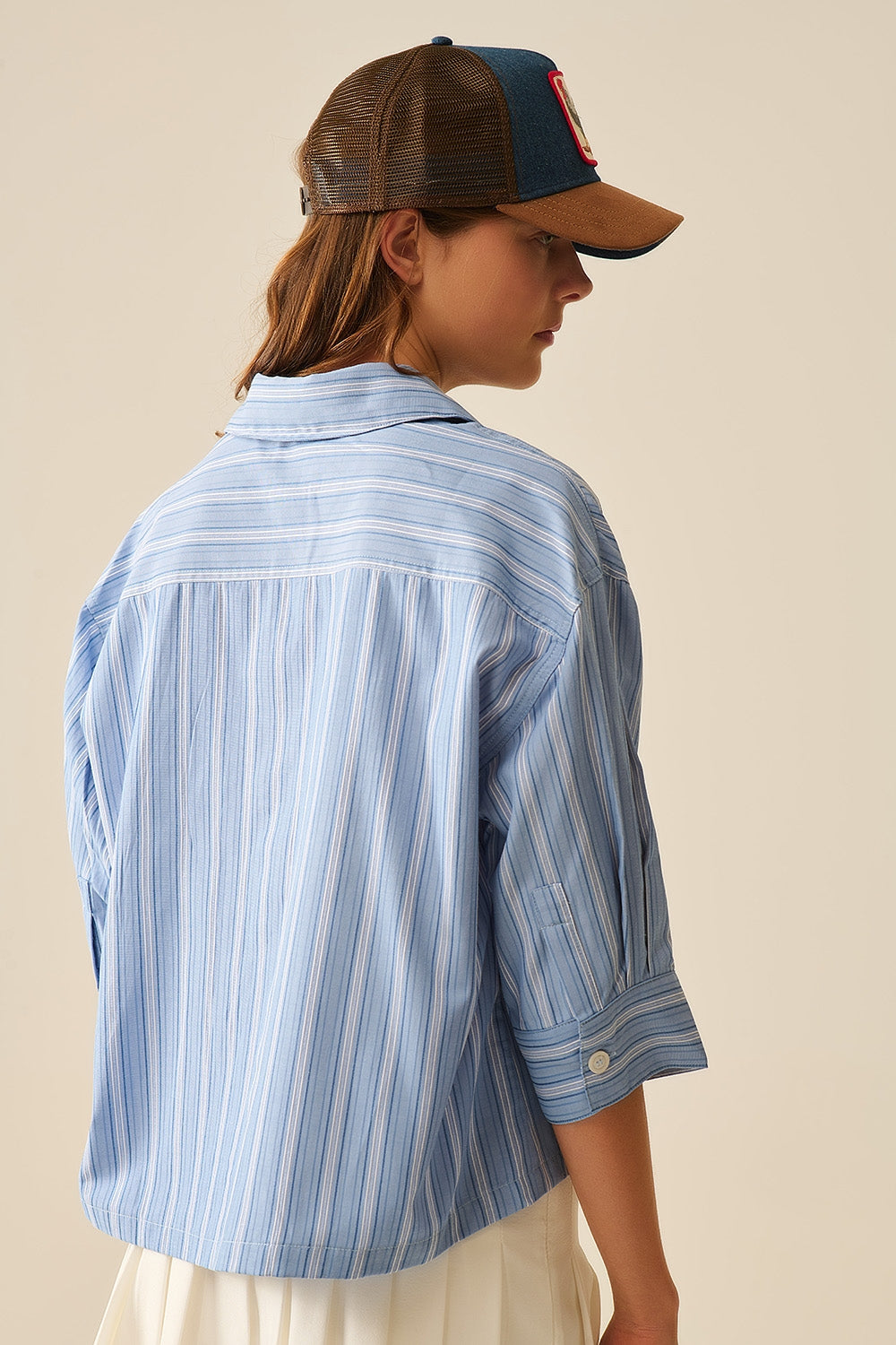 Camisa às riscas com corte oversized em azul