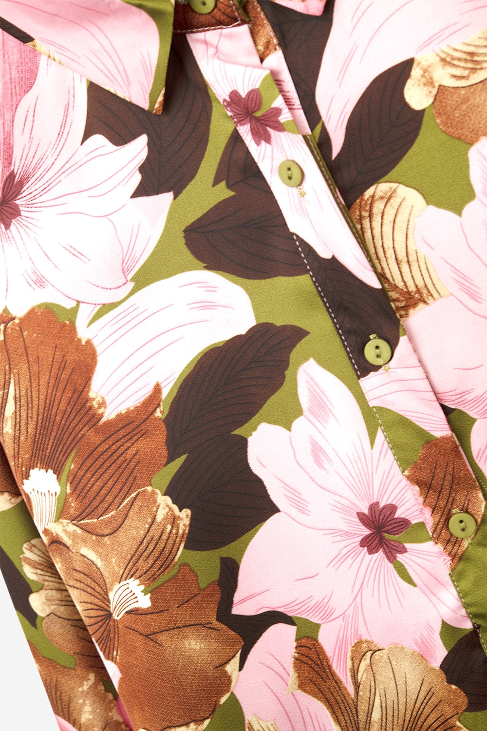 Camisa com acabamento em cetim e flores tropicais em verde azeitona