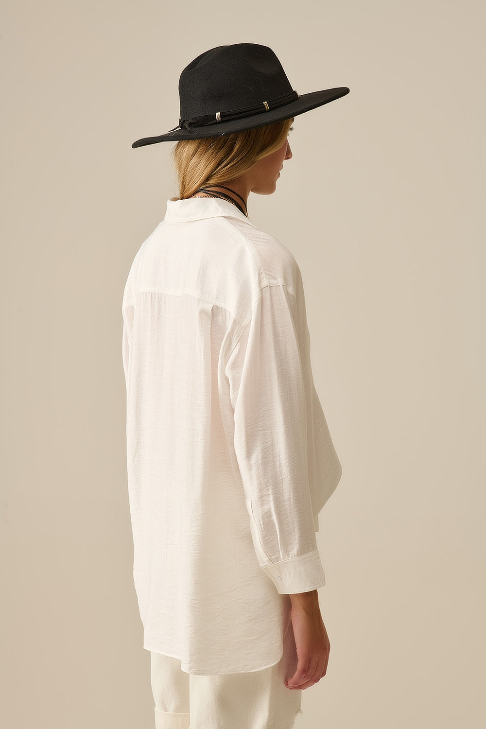 Camisa de corte descontraído com mangas compridas em branco