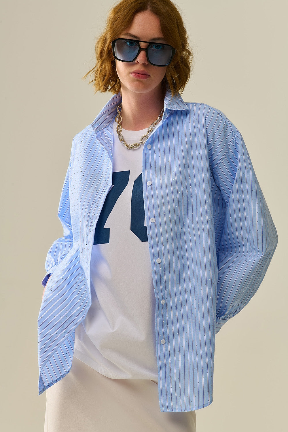 Q2 camisa de popelina às riscas azuis com strass