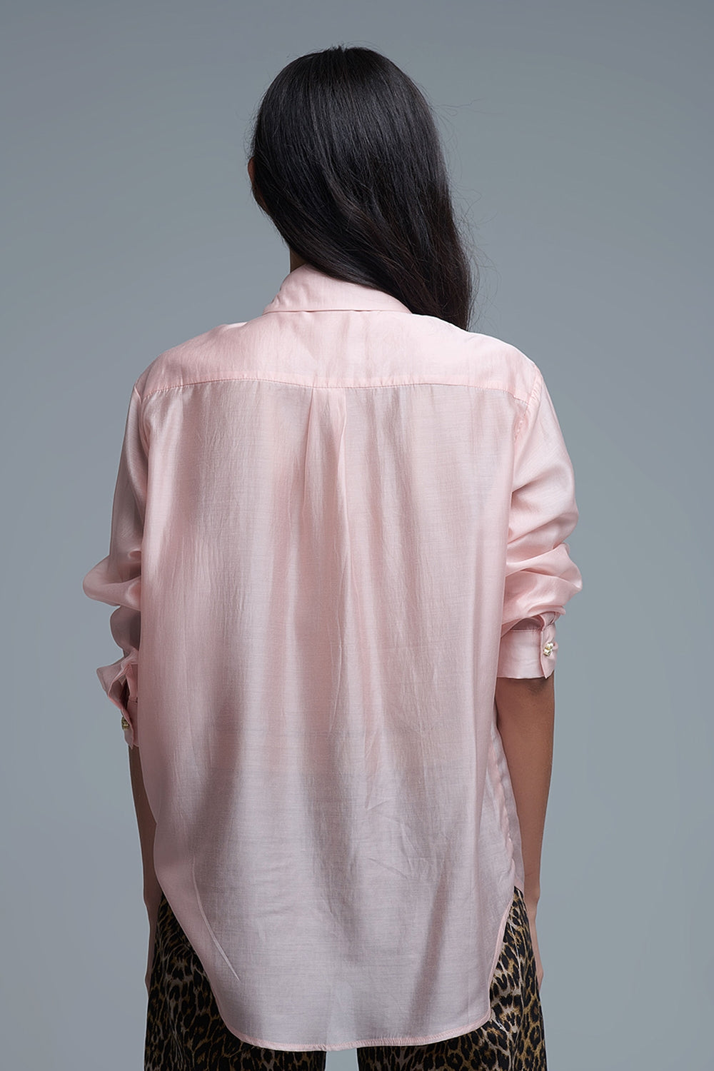 Camisa de seda solta com botões em cor-de-rosa