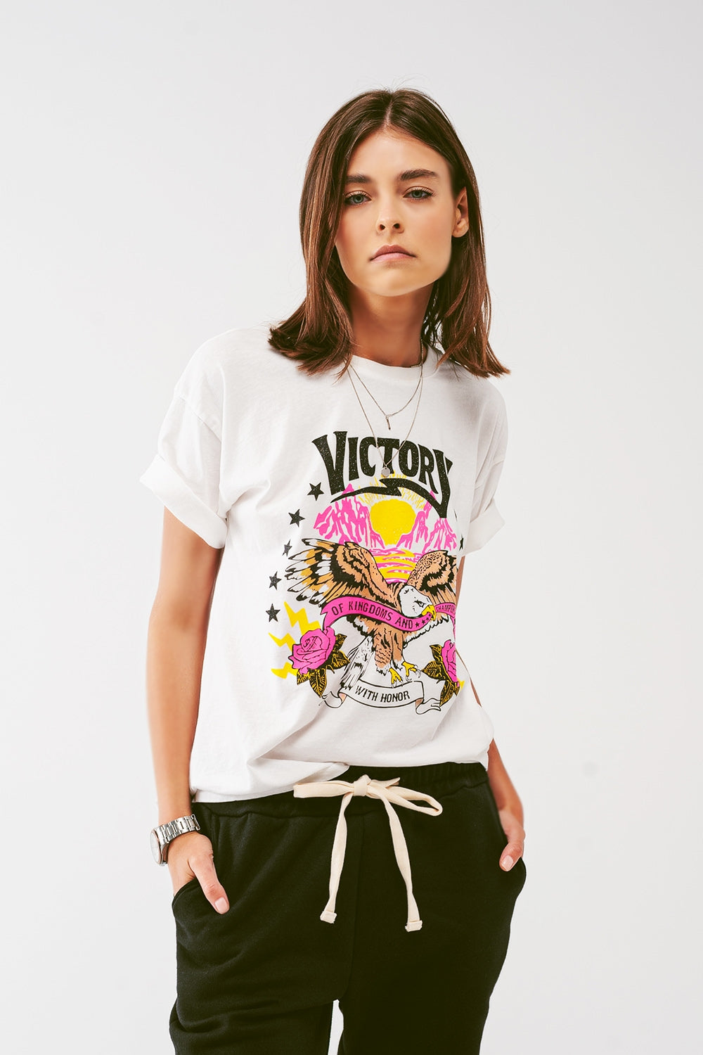 Camiseta com texto Victory em branco
