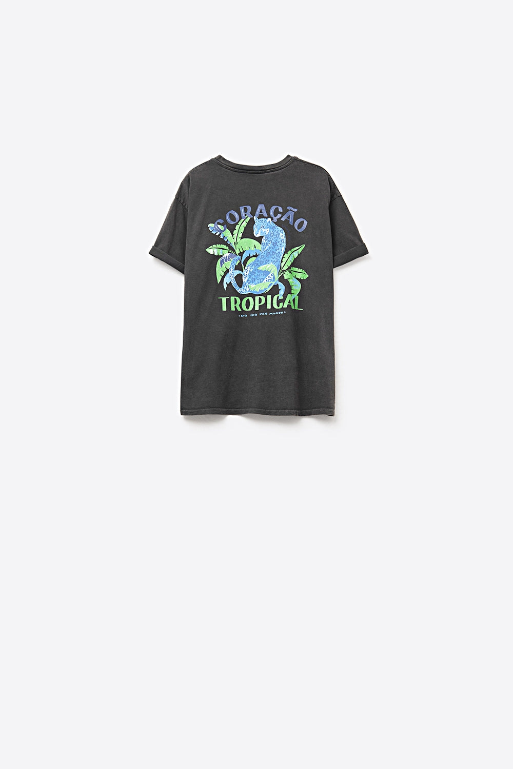 Camiseta preta feita na Itália com estampa gráfica tropical