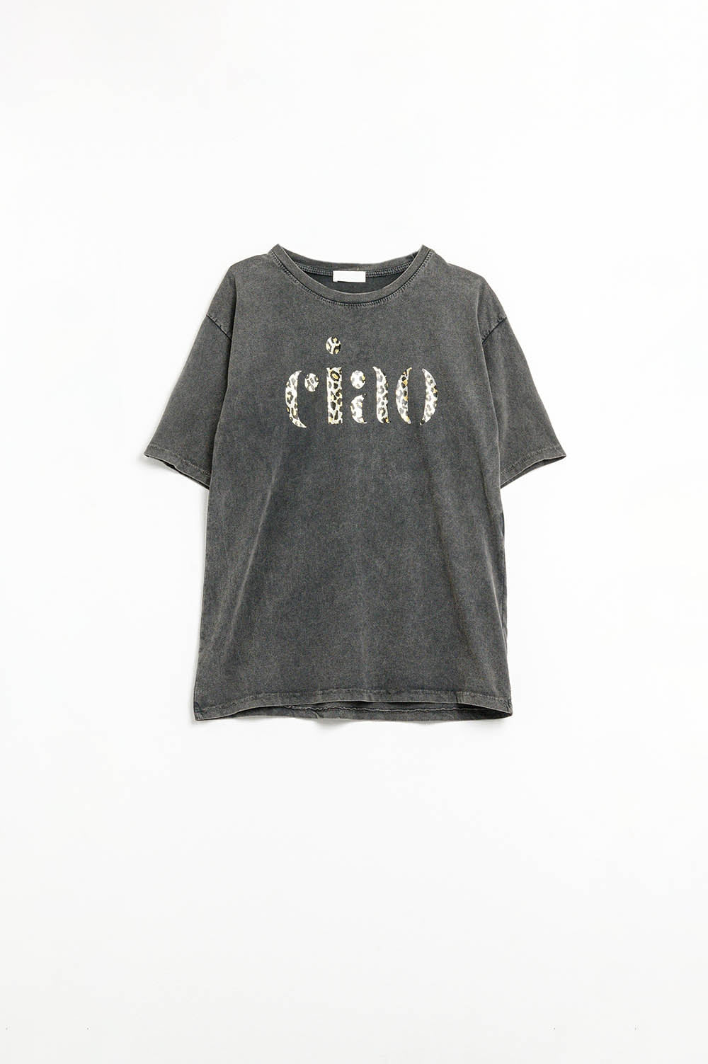 Camiseta preta relaxada stonewashed com Ciao em estampa de leopardo