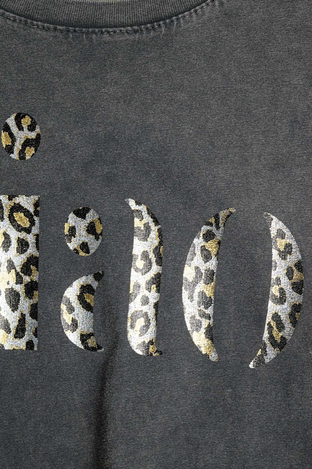 Camiseta preta relaxada stonewashed com Ciao em estampa de leopardo