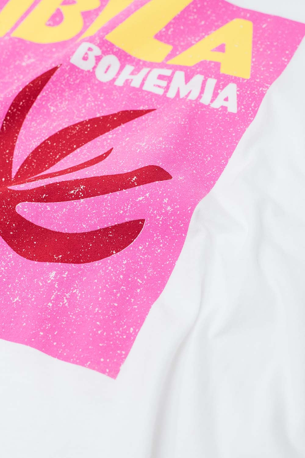 Camiseta Relaxada Branca Ibiza Bohemia Com Estampa Rosa