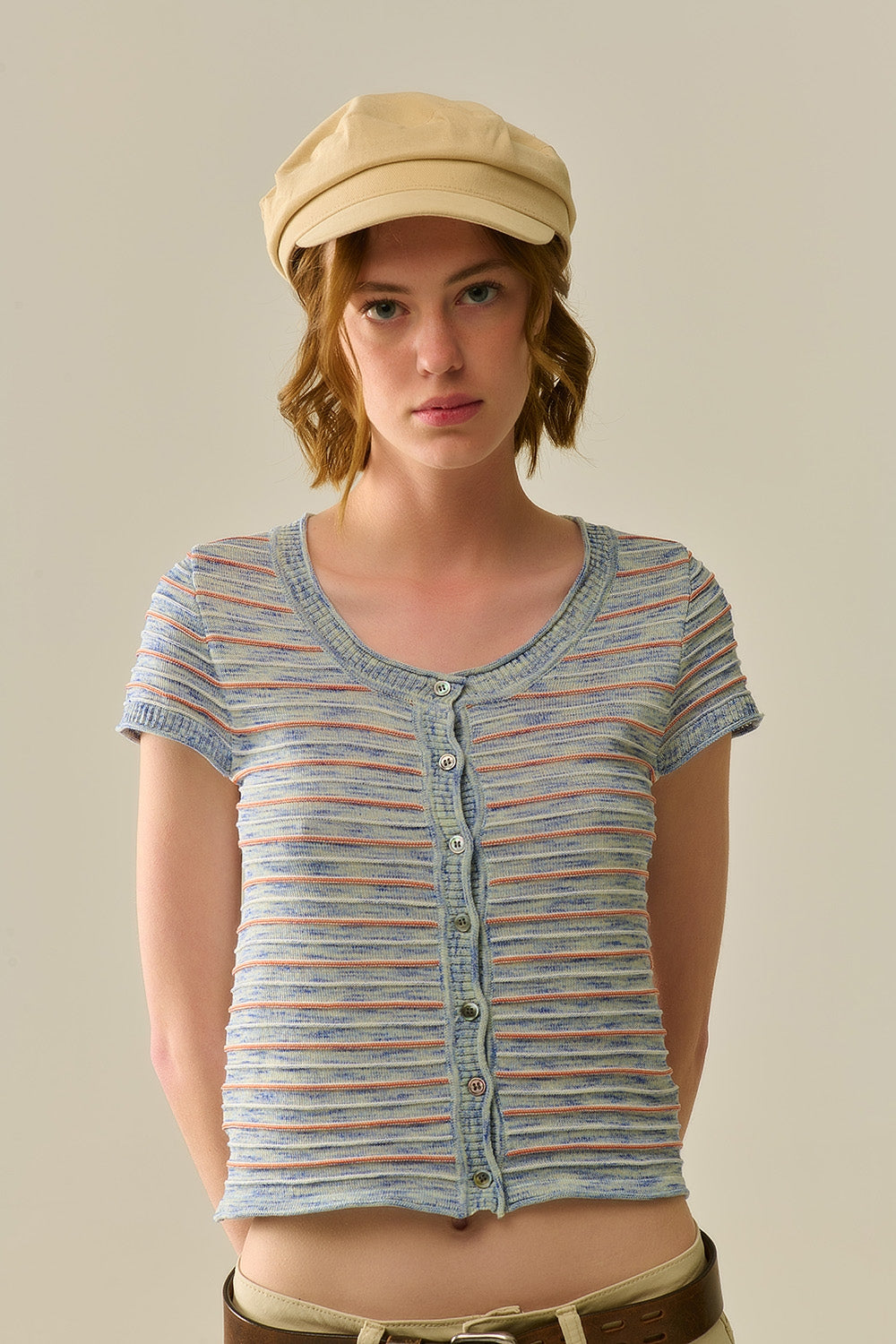 Q2 Camisola abotoado em azul com listras laranja