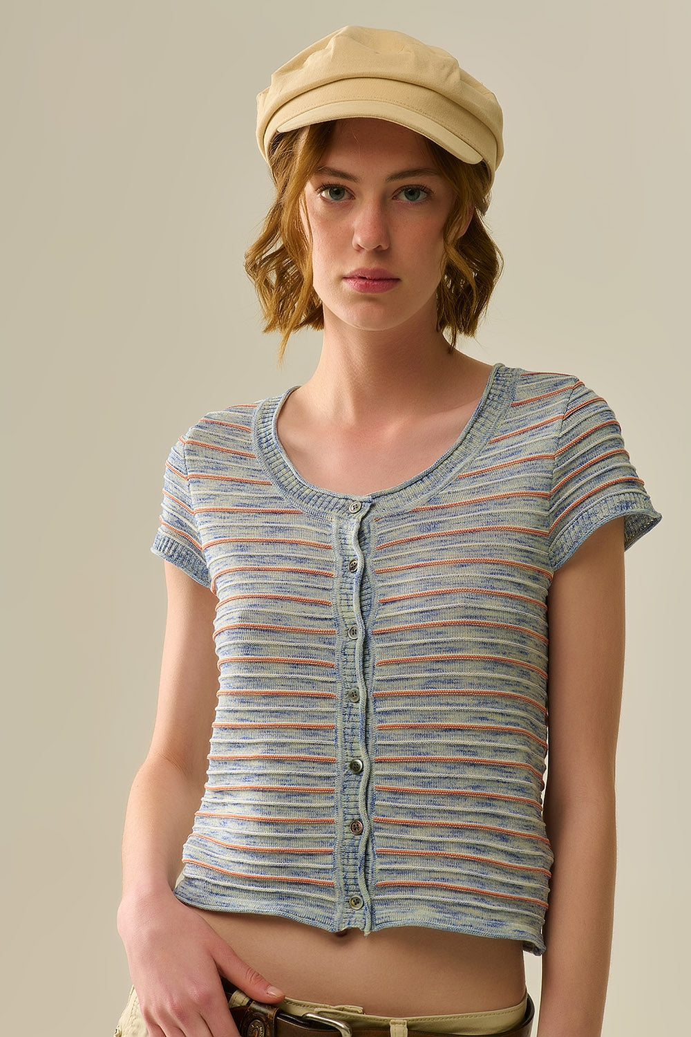 Camisola abotoado em azul com listras laranja