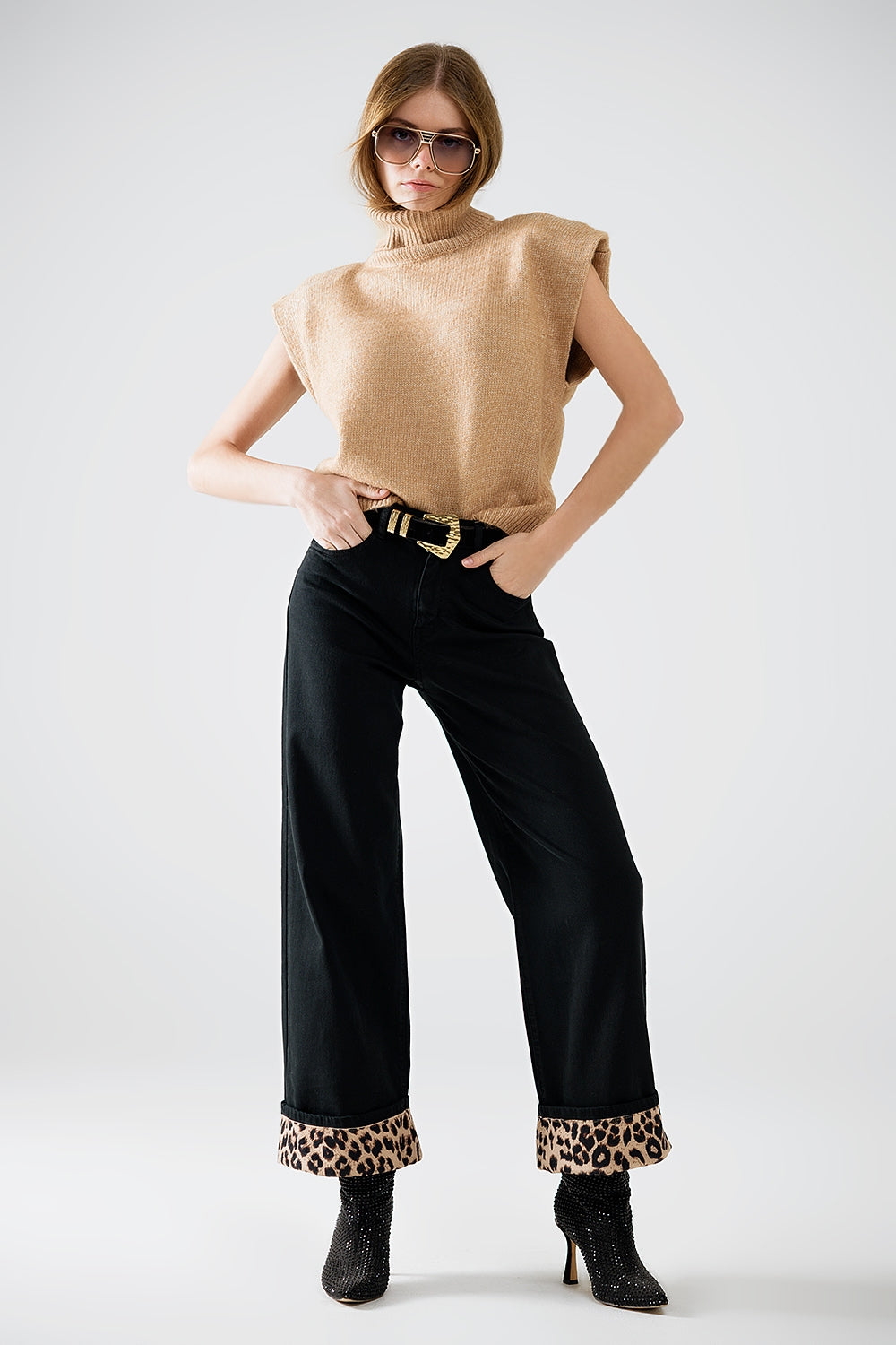 Camisola aconchegante de gola alta e sem mangas em camel