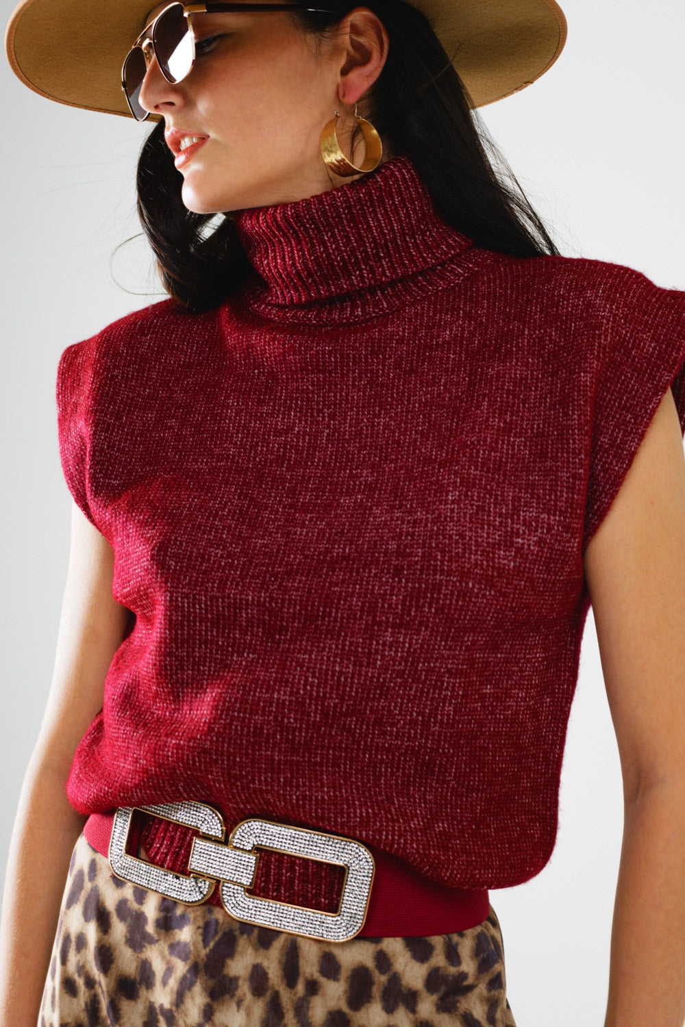 Camisola aconchegante de gola alta sem mangas em cor de vinho