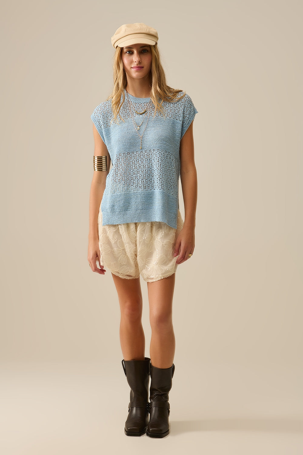 Camisola azul com malha aberta macia e mangas caídas