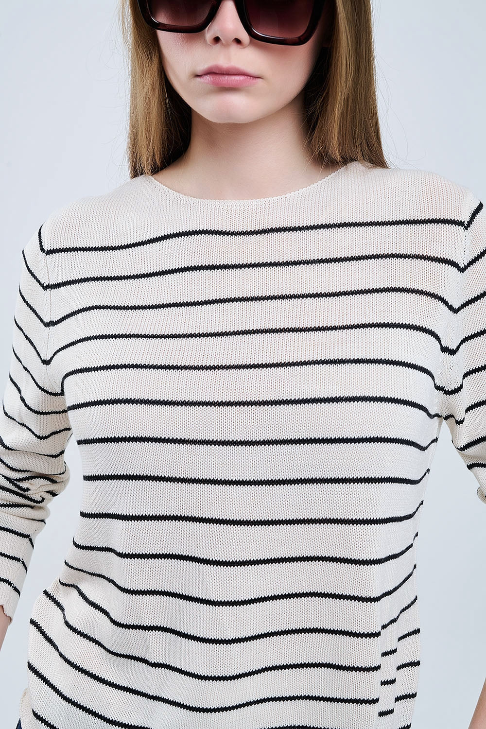 camisola bege às riscas em tricô fino