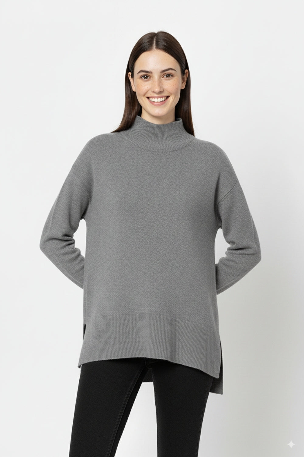 Camisola cinzenta solta com pormenor aberto nas costas