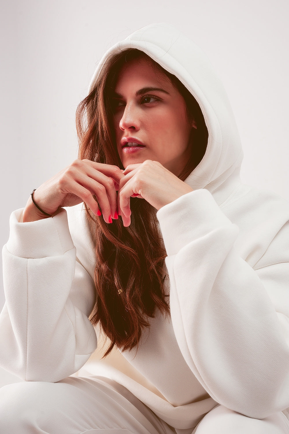 Camisola com capuz creme estilo boyfriend