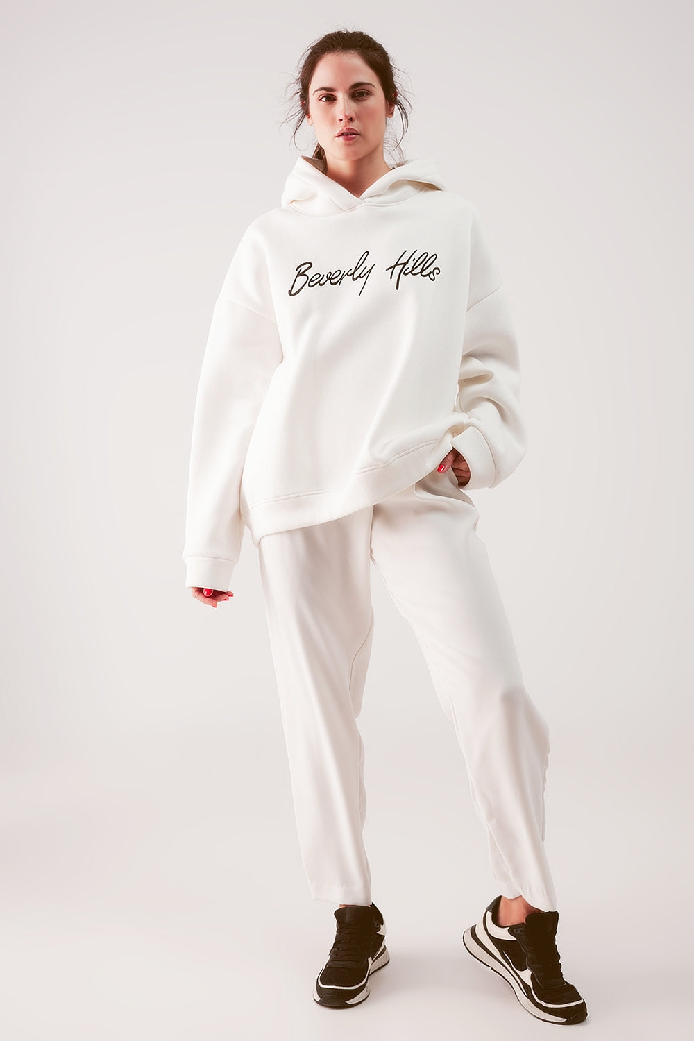 Camisola com capuz creme estilo boyfriend