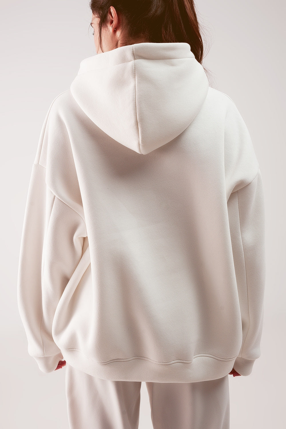 Camisola com capuz creme estilo boyfriend