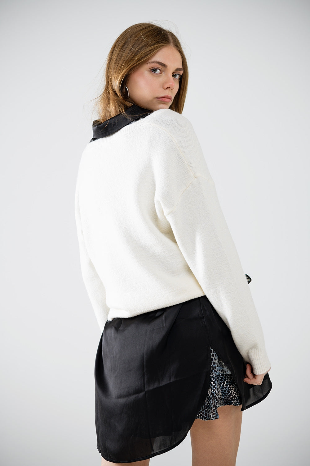 Camisola com decote em V e estrelas metálicas