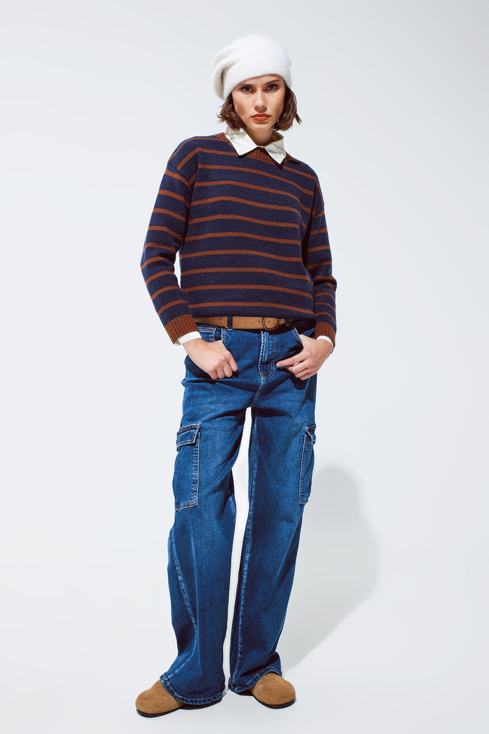 Camisola com gola redonda às riscas em azul-marinho e laranja-ferrugem