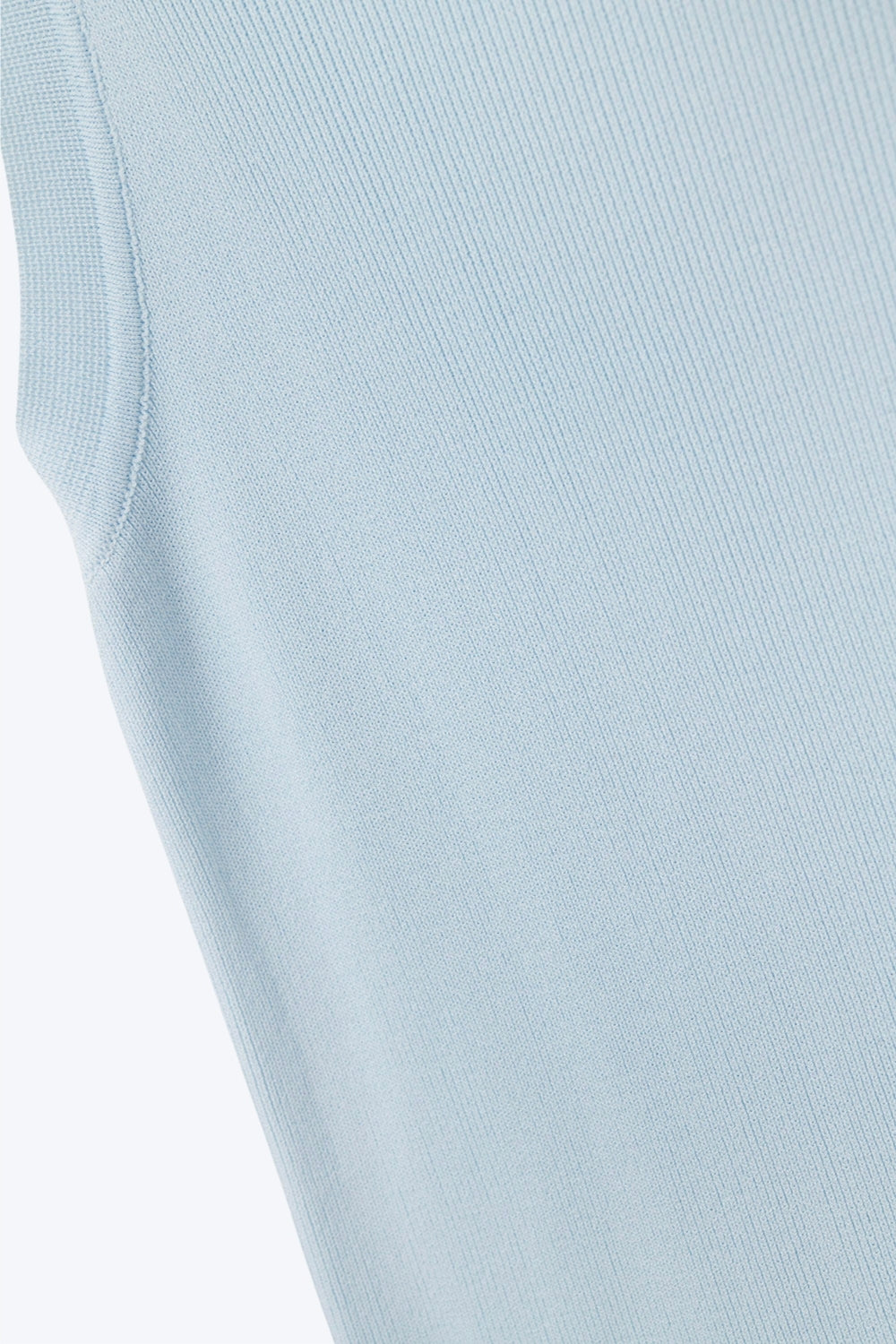 Camisola com gola redonda com nervuras em azul bebé