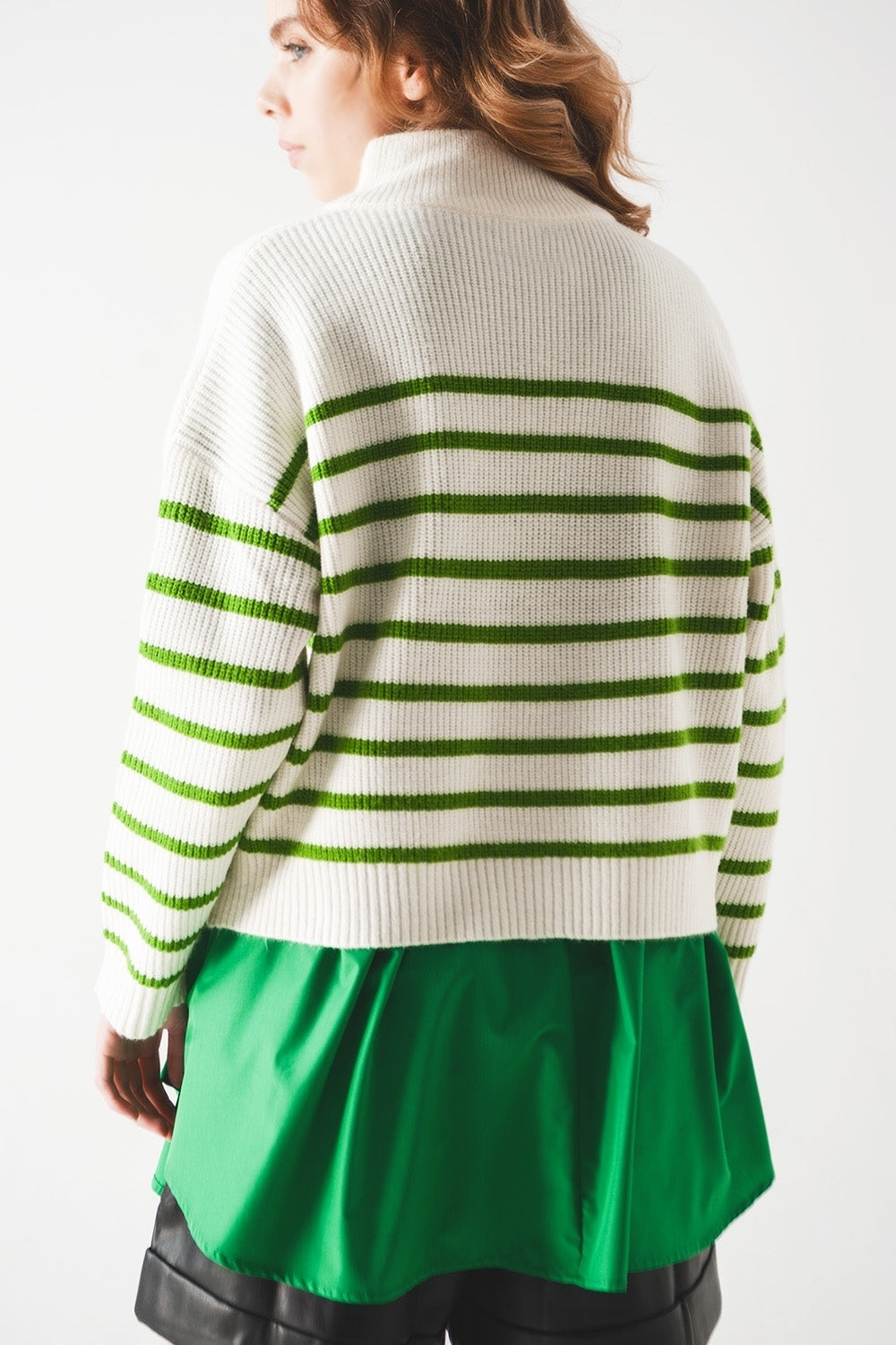 Camisola com detalhes de gola com fecho de correr às riscas em verde