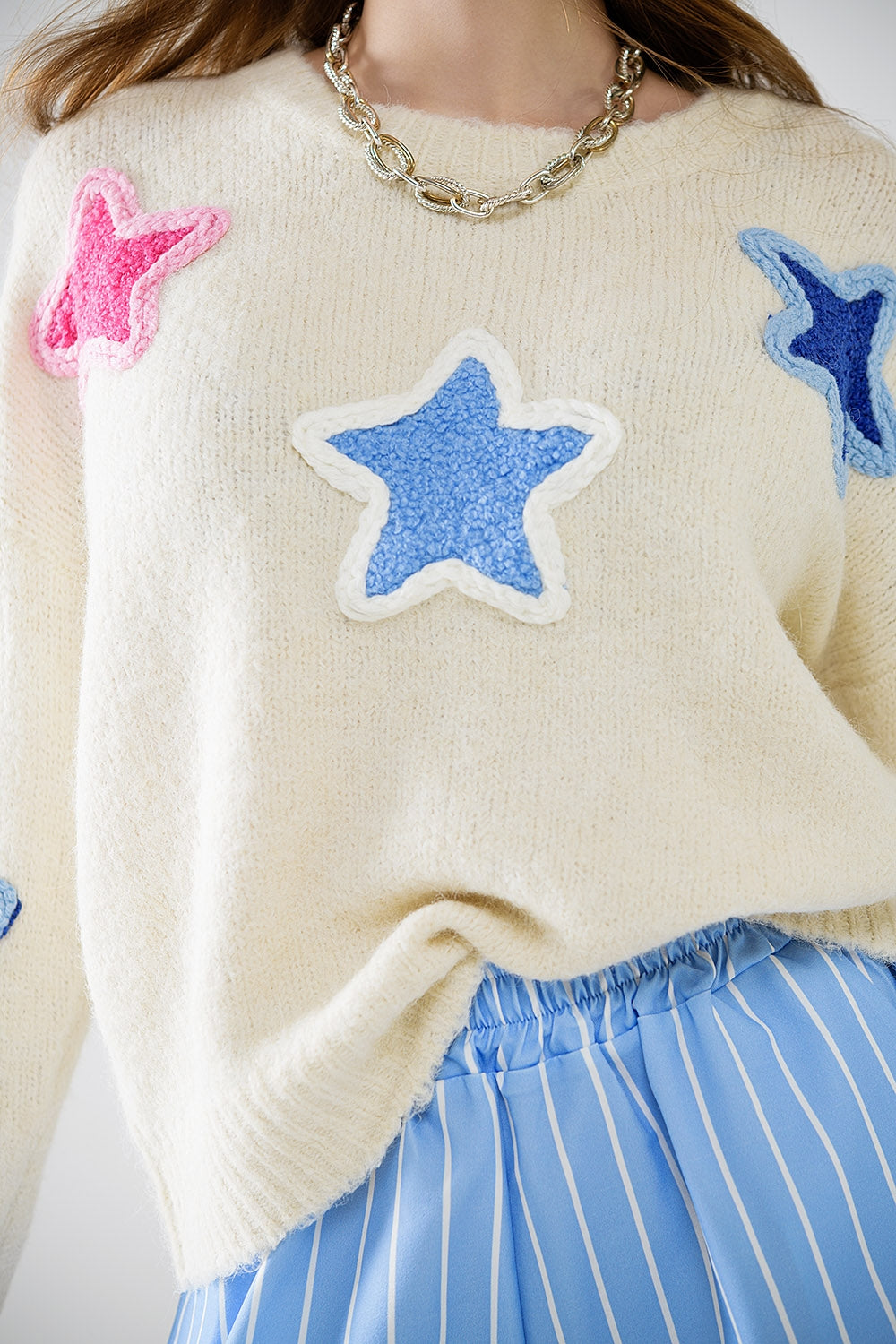 Camisola creme com estrelas bordadas