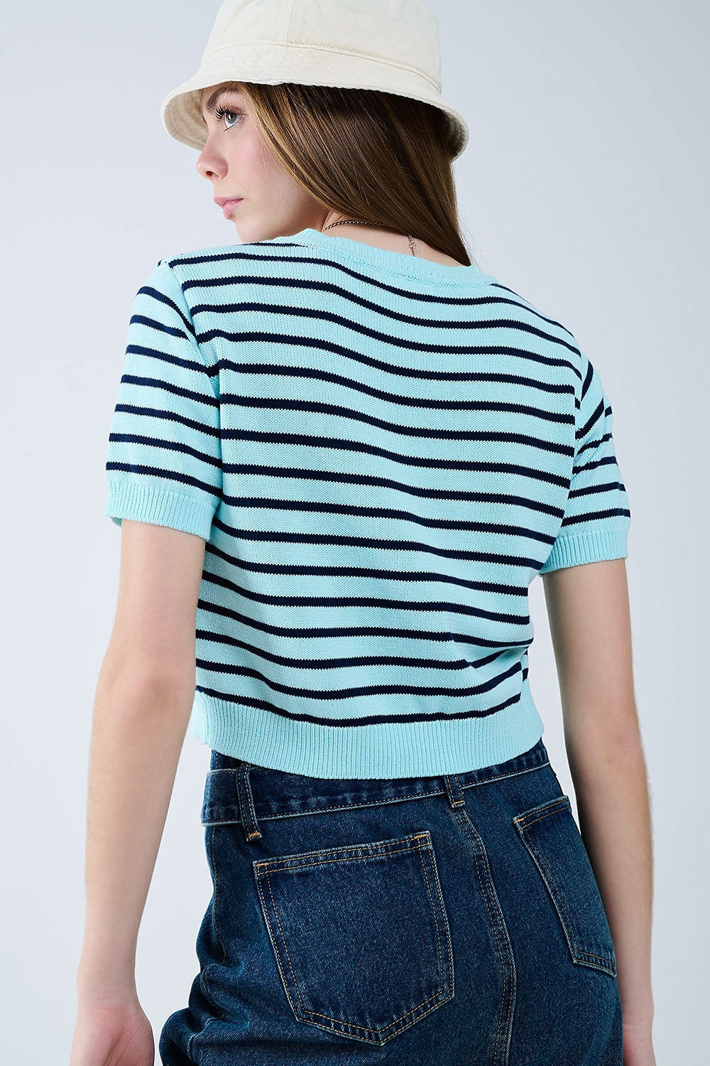 Camisola Crop Verde Menta com Riscas Azul Marinho