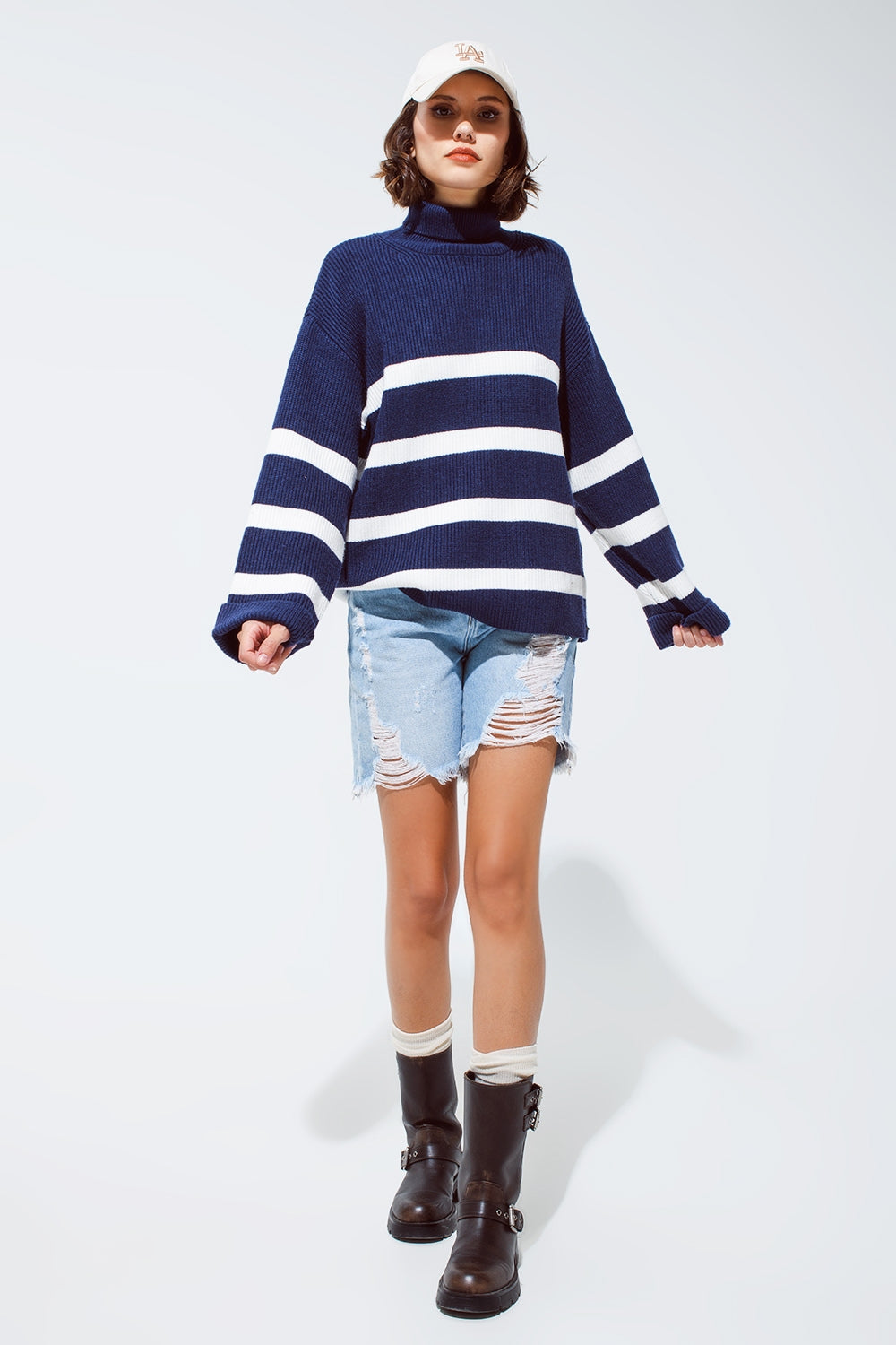 Camisola de gola alta azul-marinho com riscos