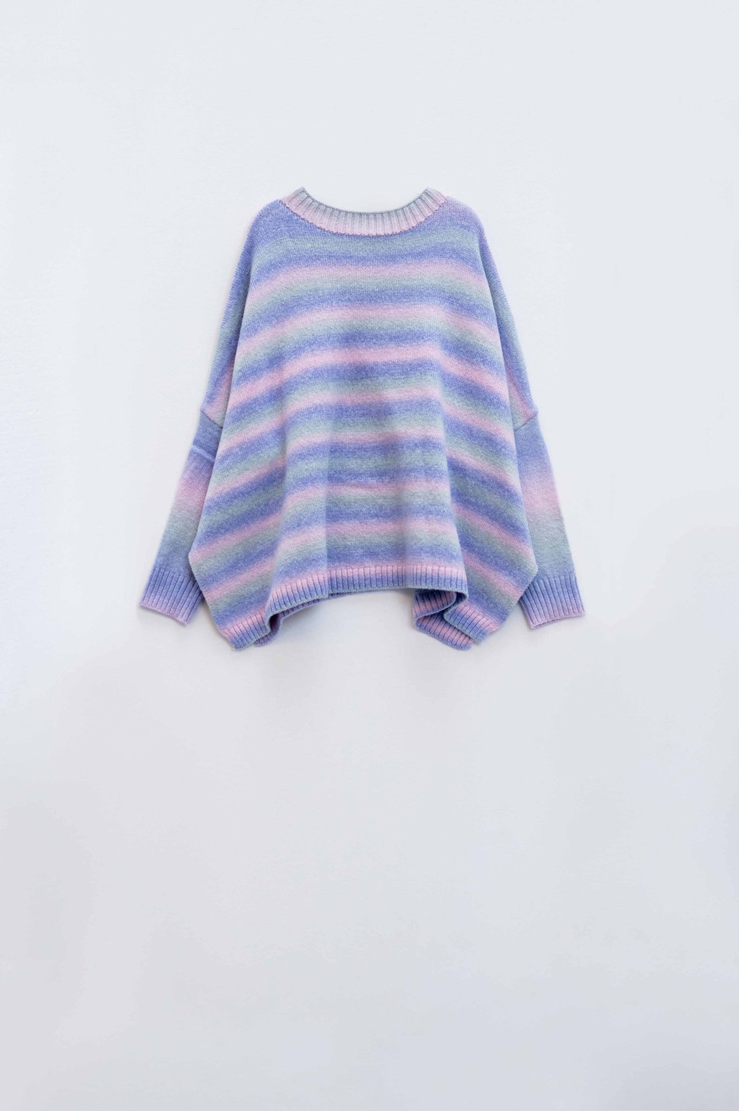 Camisola de gola alta de grandes dimensões multicolorida em tons de roxo com fendas laterais